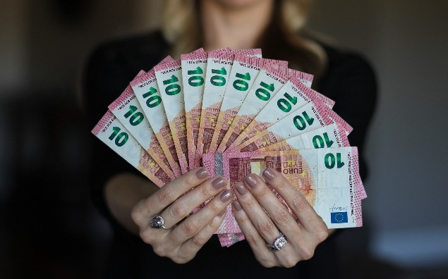 Jak wygląda proces uzyskania finansowania w 48 godzin? Kompleksowy przewodnik dla klientów indywidualnych i firm